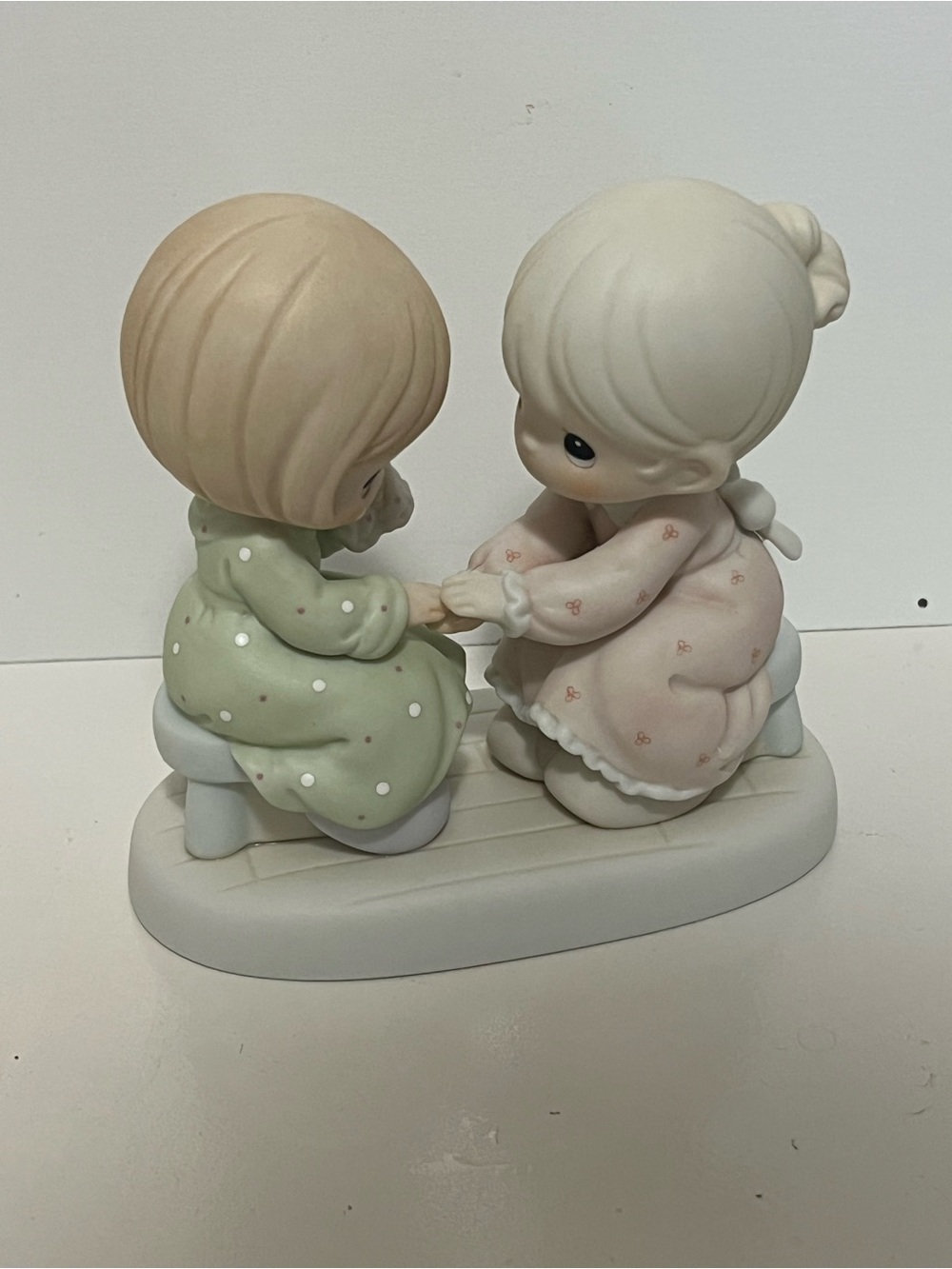 Porcelain Figurine of Two Girls in Pastel Pink and Green - Picture 2 of 7
